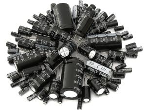 Kondensator elektrolityczny 4,7uF/50V, 105 C