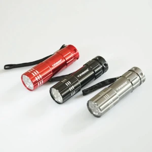 Latarka Tiross TS-732 na baterie